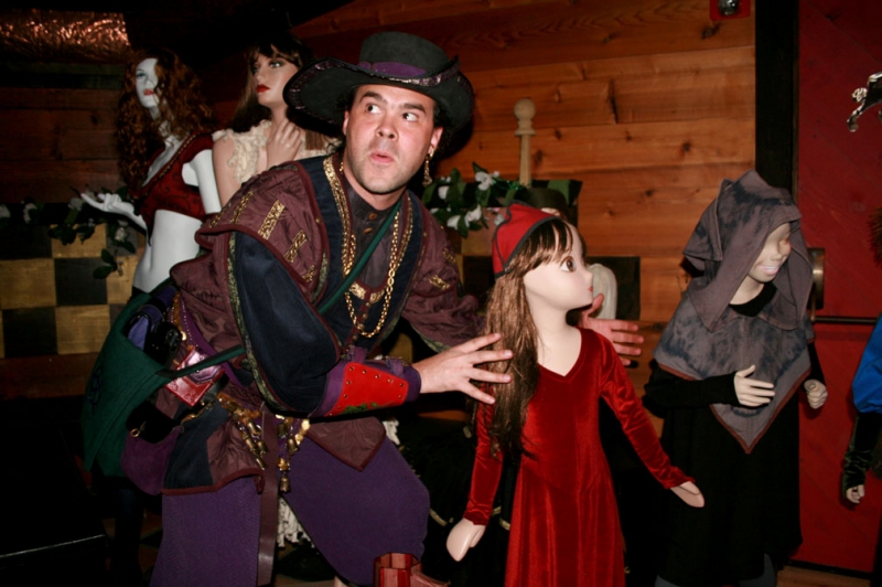 Carlos: 'Argentians Will Steal Anything!'